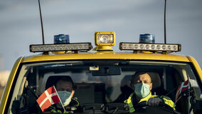 Danmark står ifølge ny rangliste stærkt på parametre som tillid, stabile institutioner og evnen til at omstille sig hurtigt i krisesituationer. Billedet viser brandbiler i Kastrup Lufthavn i februar 2021